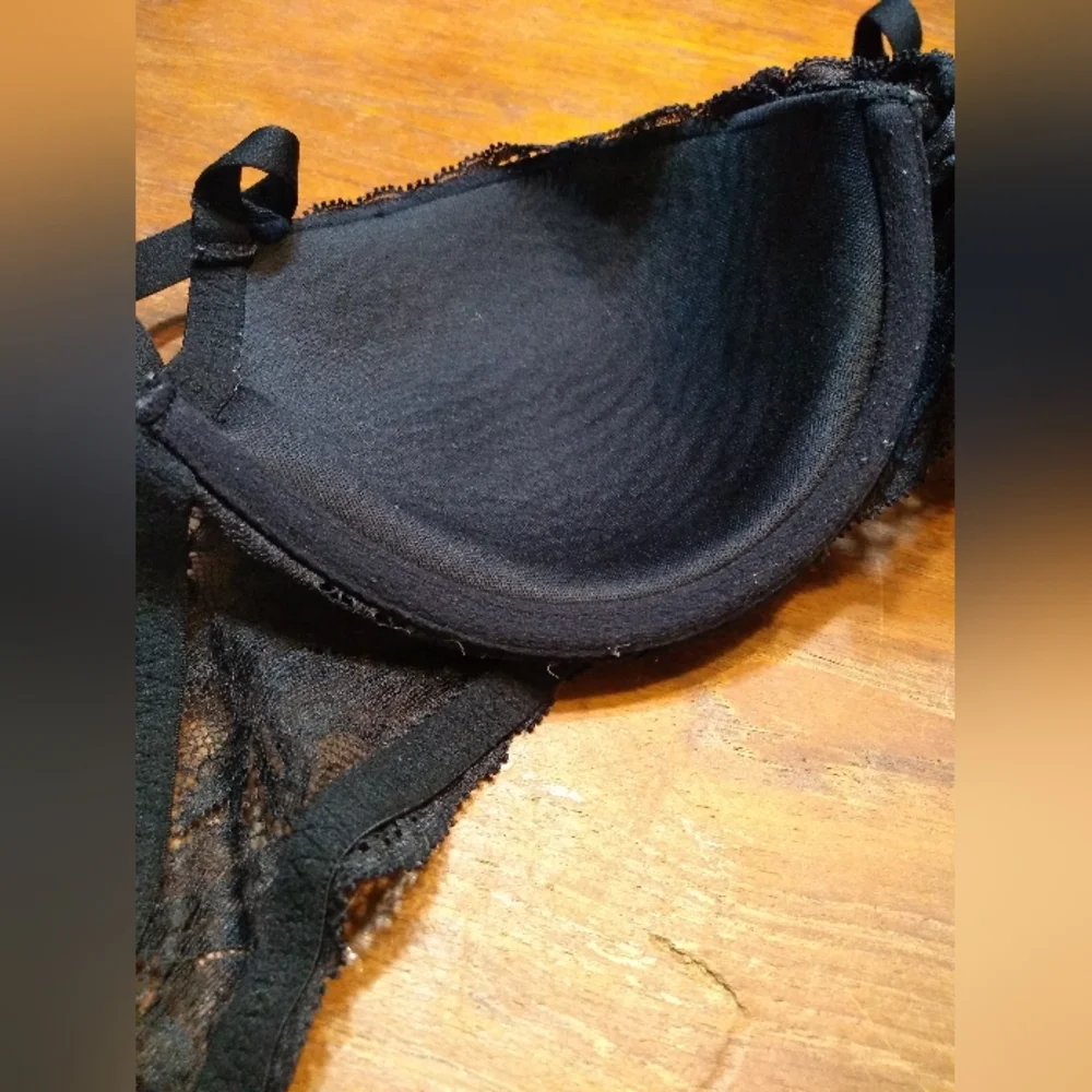 La Senza 2-Piece Black Lace Bra (34D) & Garter Belt, Medium - Picture 7 of 14